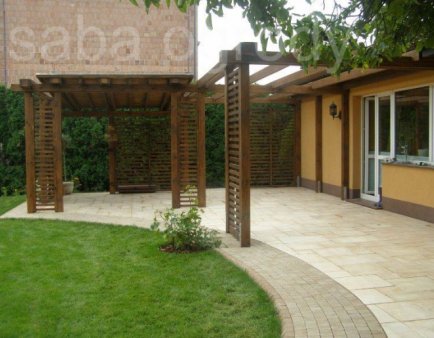 Pergola - pomalowana bejcą Sadolin